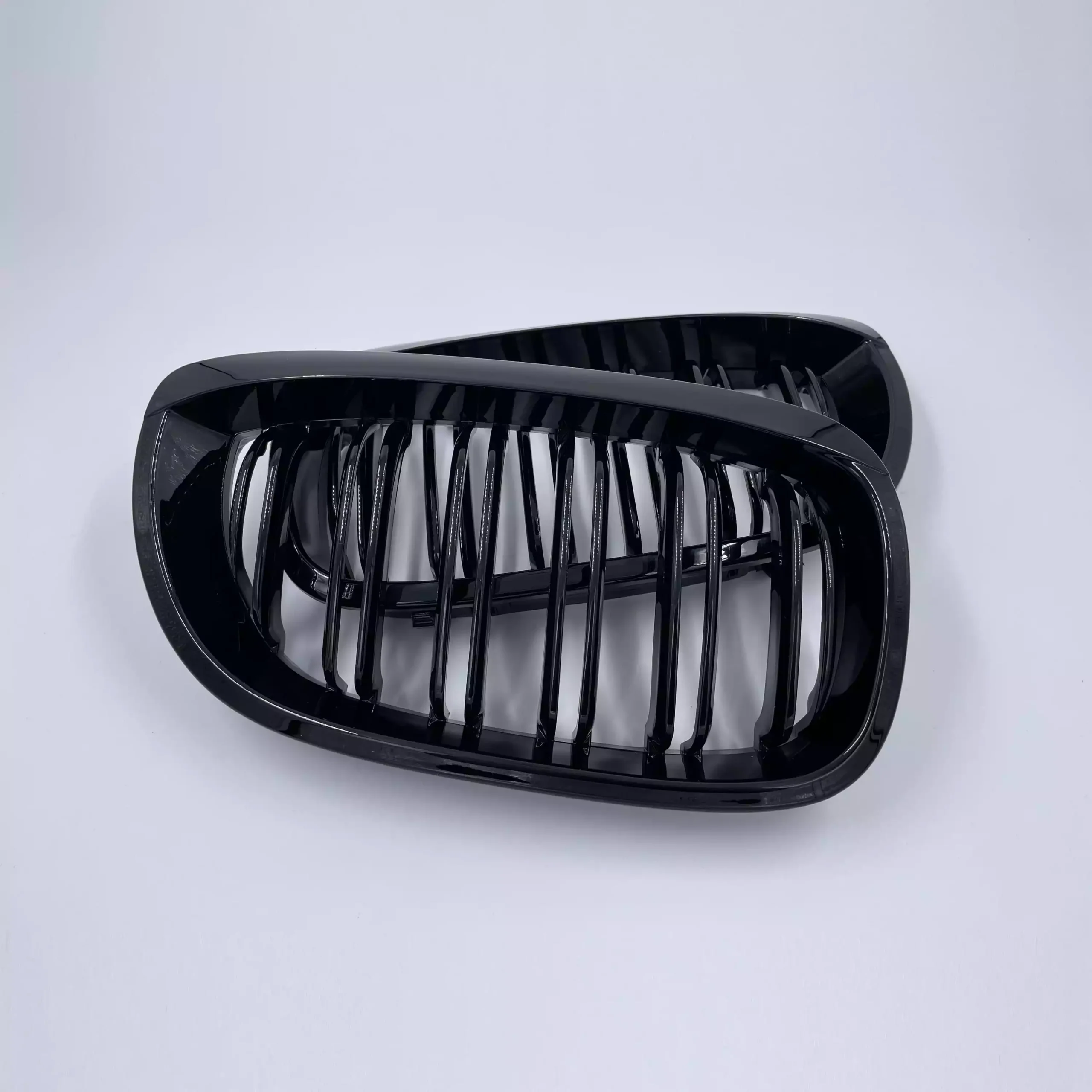 DMB10001-bmw-e46-coupe-cabrio-juodos-blizgios-dvigubos-groteles-fl-lci-1-scaled