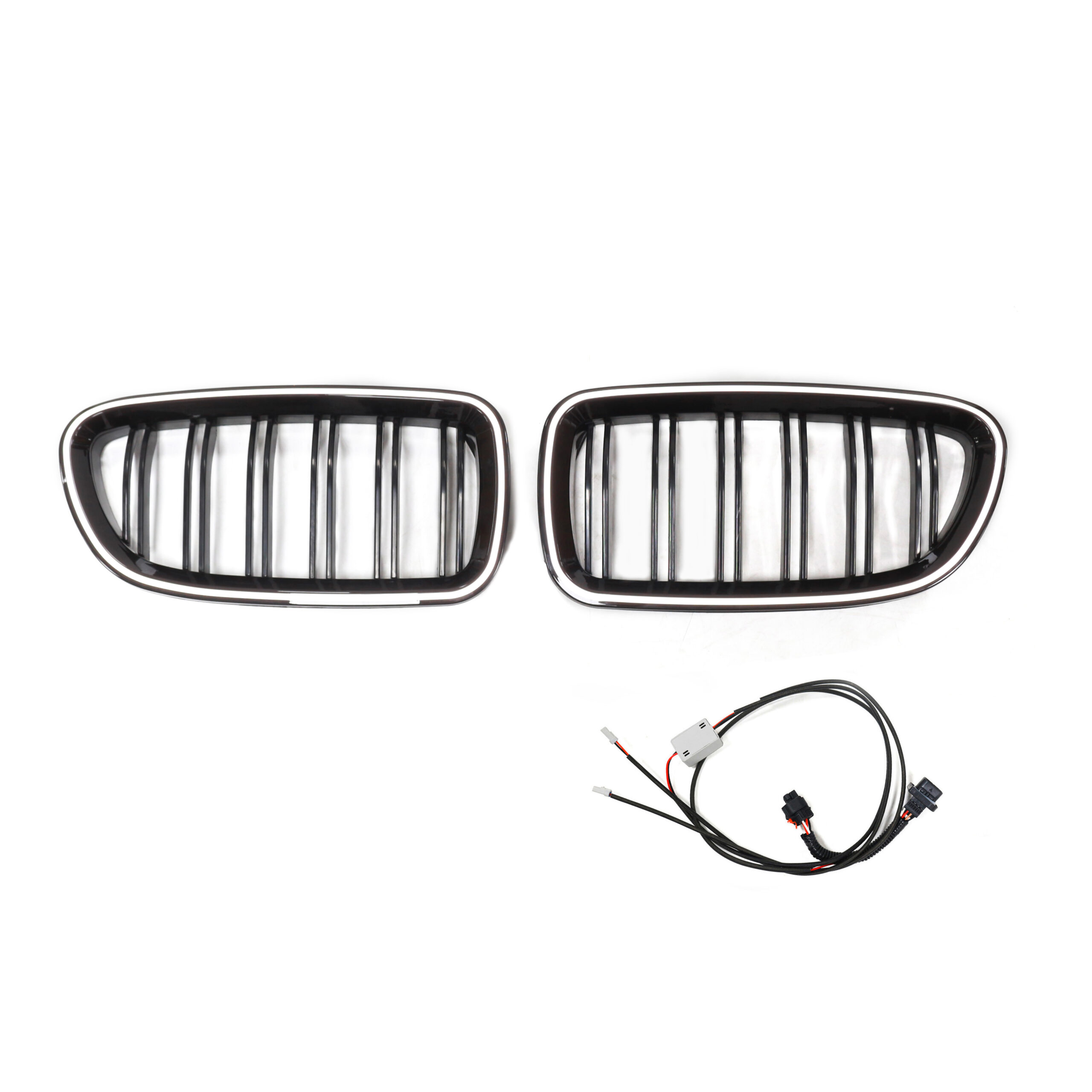 DMB24065-bmw-f10-f11-juodos-blizgios-dvigubos-groteles-su-led-apsvietimu-juosta (5)